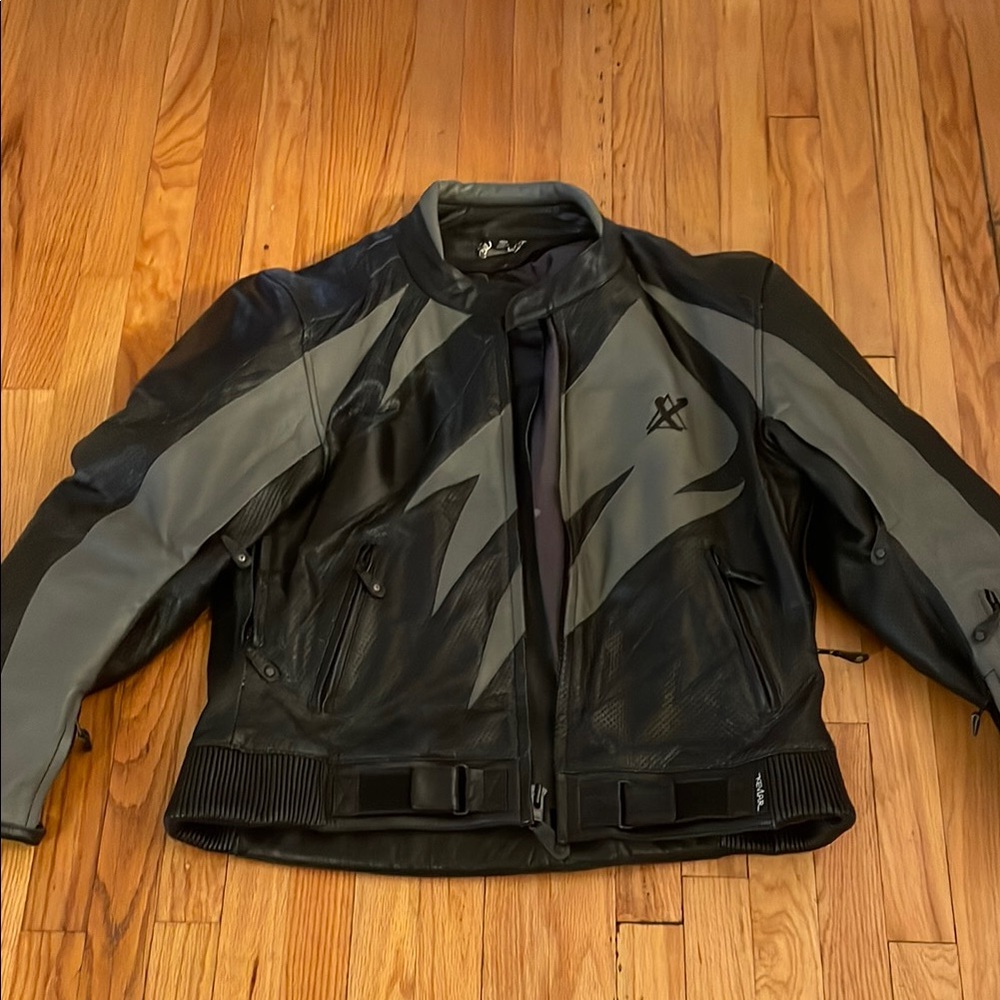 Men's Black and Gray Jacket